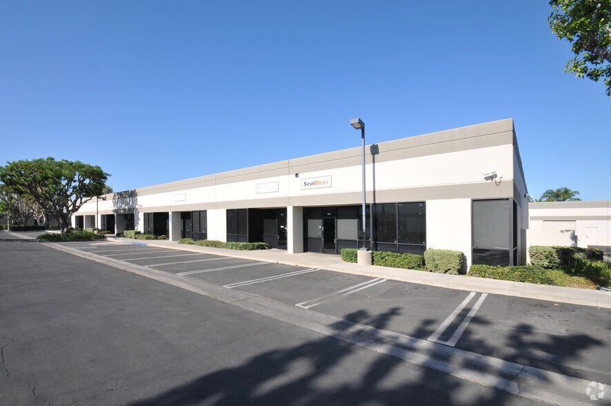 1669 E Wilshire Ave, Santa Ana, CA à louer - Photo du bâtiment - Image 2 de 4