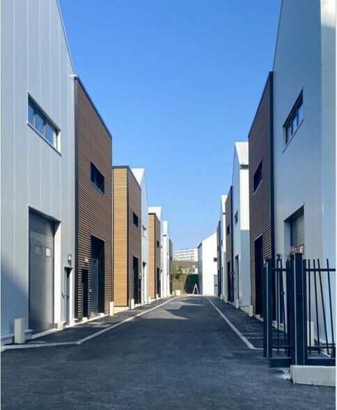 Industrial in Bagnolet for lease - Building Photo - Image 3 of 6