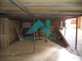 Plus de détails pour Multi-résidentiel à vendre