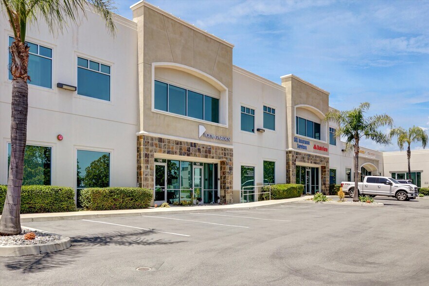 250 S Pacific St, San Marcos, CA à vendre - Photo du bâtiment - Image 3 de 42