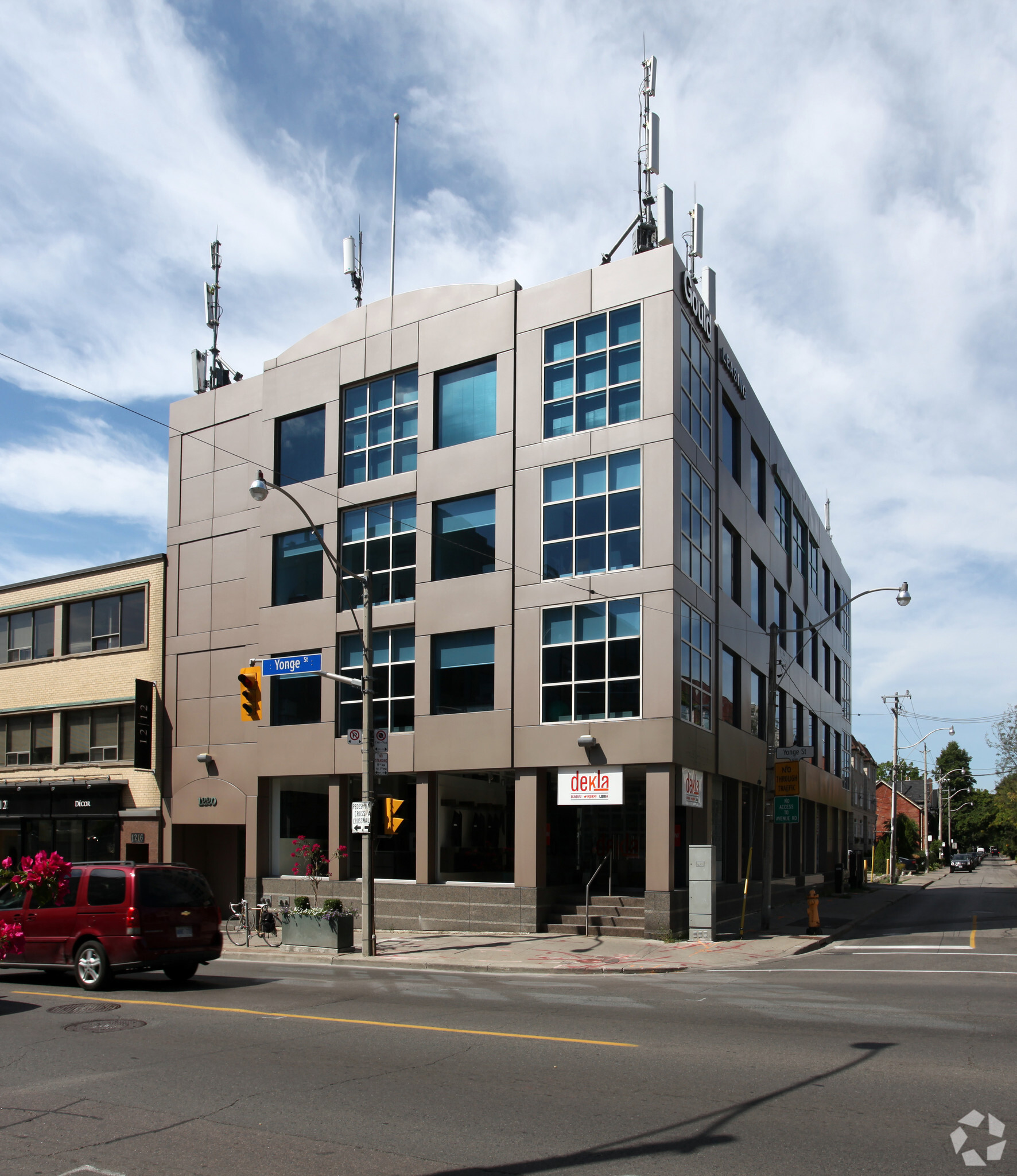 1220 Yonge St, Toronto, ON for lease Primary Photo- Image 1 of 3