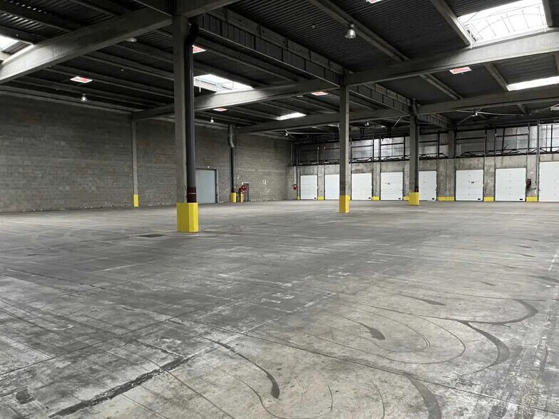 Bureau dans Corbas à louer - Photo du bâtiment - Image 2 de 33