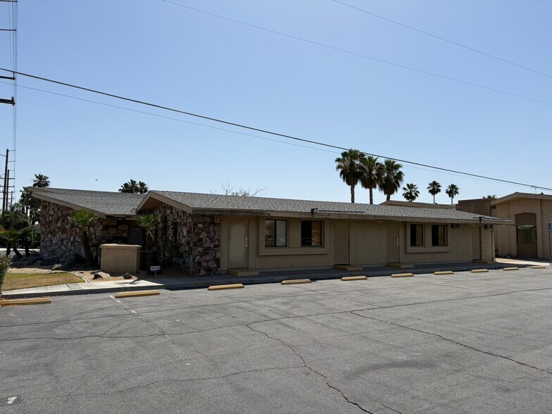 33055 Cathedral Canyon Dr, Cathedral City, CA à vendre - Photo du bâtiment - Image 1 de 5
