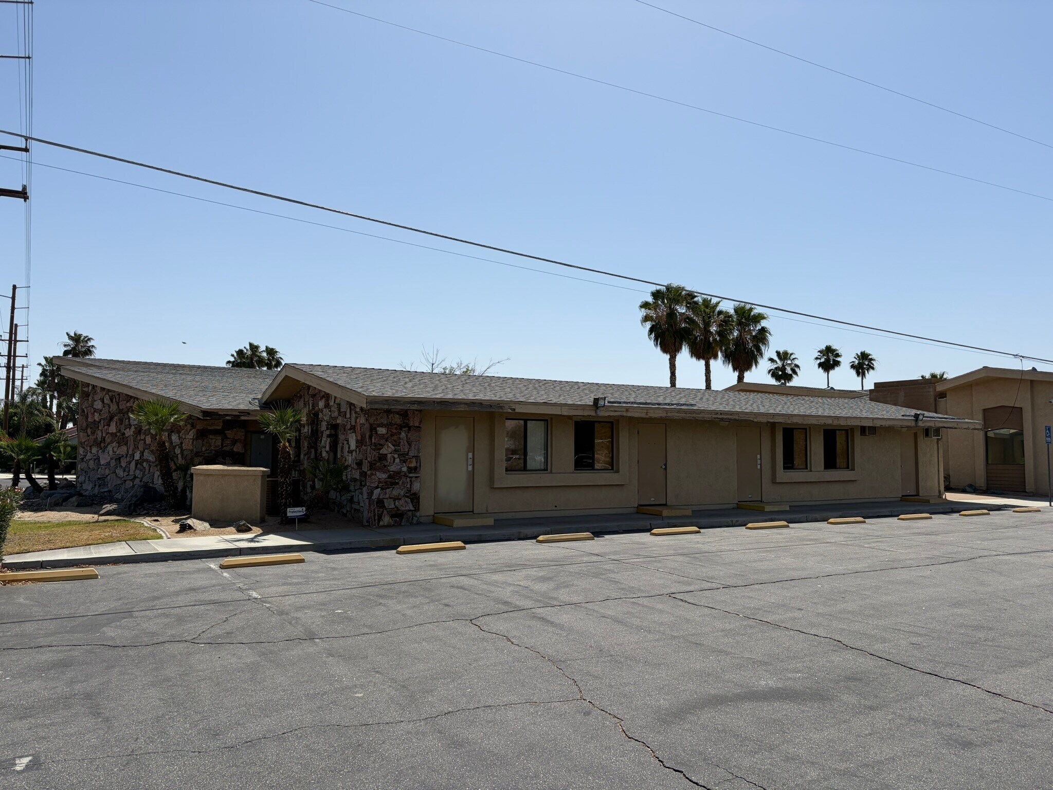 33055 Cathedral Canyon Dr, Cathedral City, CA à vendre Photo du bâtiment- Image 1 de 6