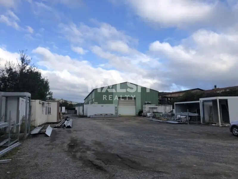 Flex in Létra for sale Building Photo- Image 1 of 12