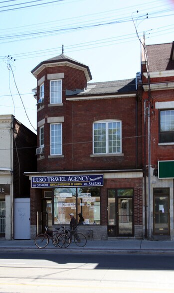 1155 Dundas St W, Toronto, ON à louer - Photo du bâtiment - Image 2 de 2