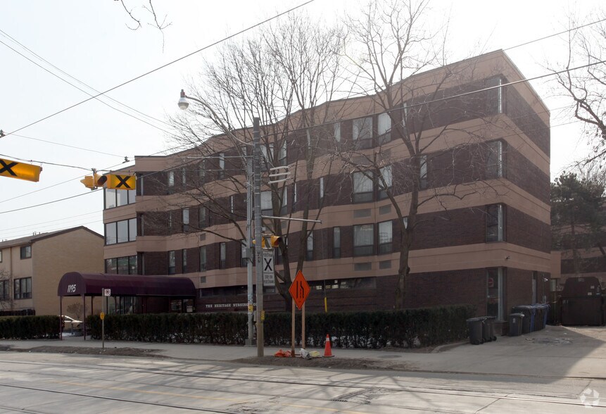 1195 Queen St E, Toronto, ON à vendre - Photo du bâtiment - Image 2 de 2