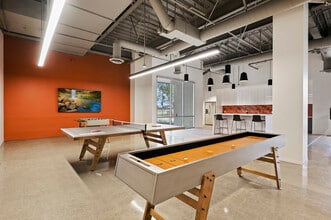 2190 Towne Centre Pl, Anaheim, CA à vendre Photo intérieure- Image 2 de 6