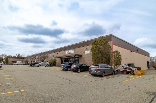 Plus de détails pour 135-199 Bay State Dr, Braintree, MA - Plusieurs types d'espaces à louer