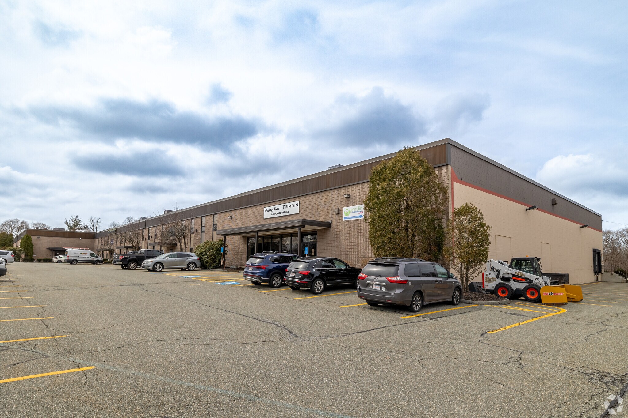 135-199 Bay State Dr, Braintree, MA à louer Photo du bâtiment- Image 1 de 14