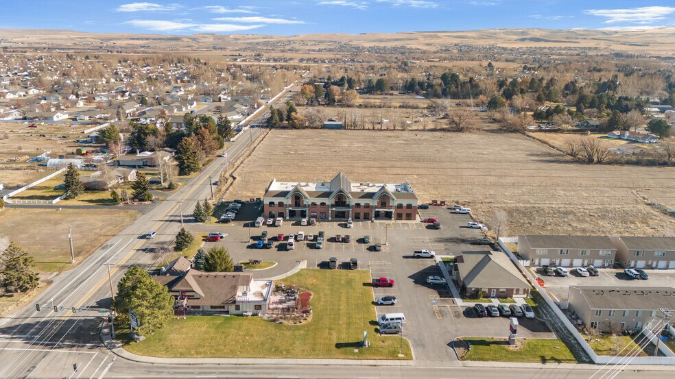 Eagle Pines Plaza 2 Building Investment portefeuille de 2 propriétés à vendre sur LoopNet.ca - Photo du bâtiment - Image 2 de 14