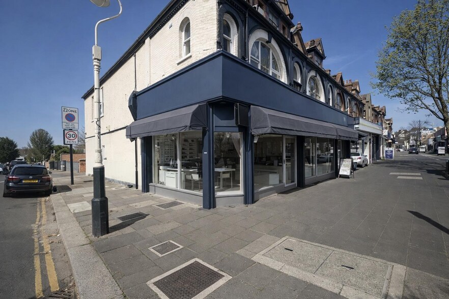 134-136 Northfield Ave, Londres à louer - Photo du bâtiment - Image 2 de 2