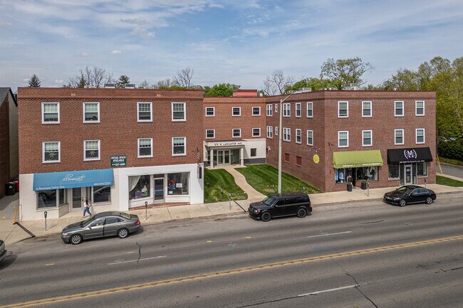 Plus de détails pour 371 Lancaster Ave, Haverford Township, PA - Commerce de détail à louer