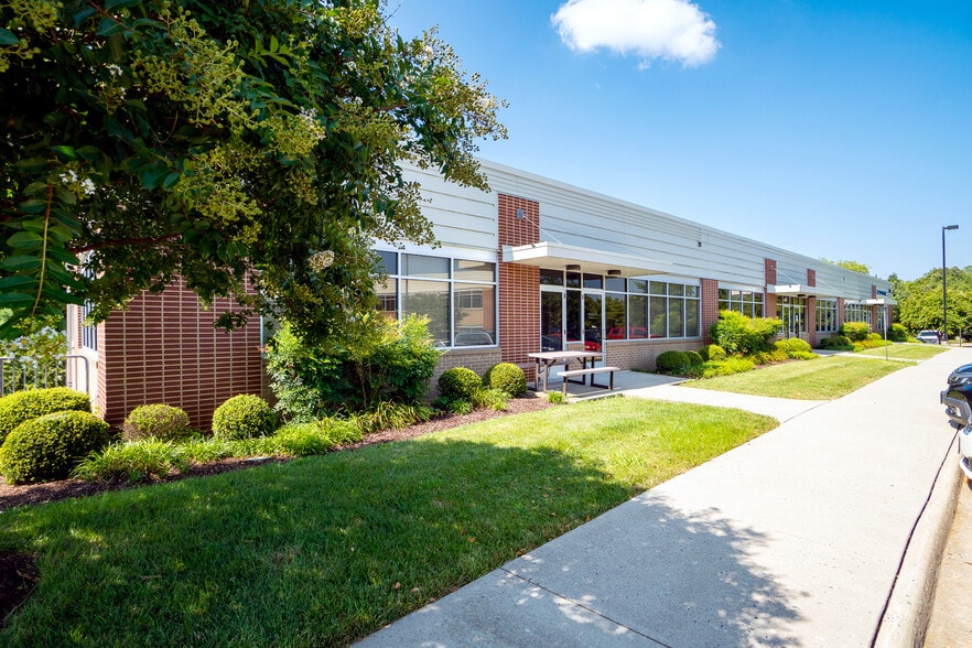 915 Maple Grove Dr, Fredericksburg, VA for lease - Building Photo - Image 3 of 6