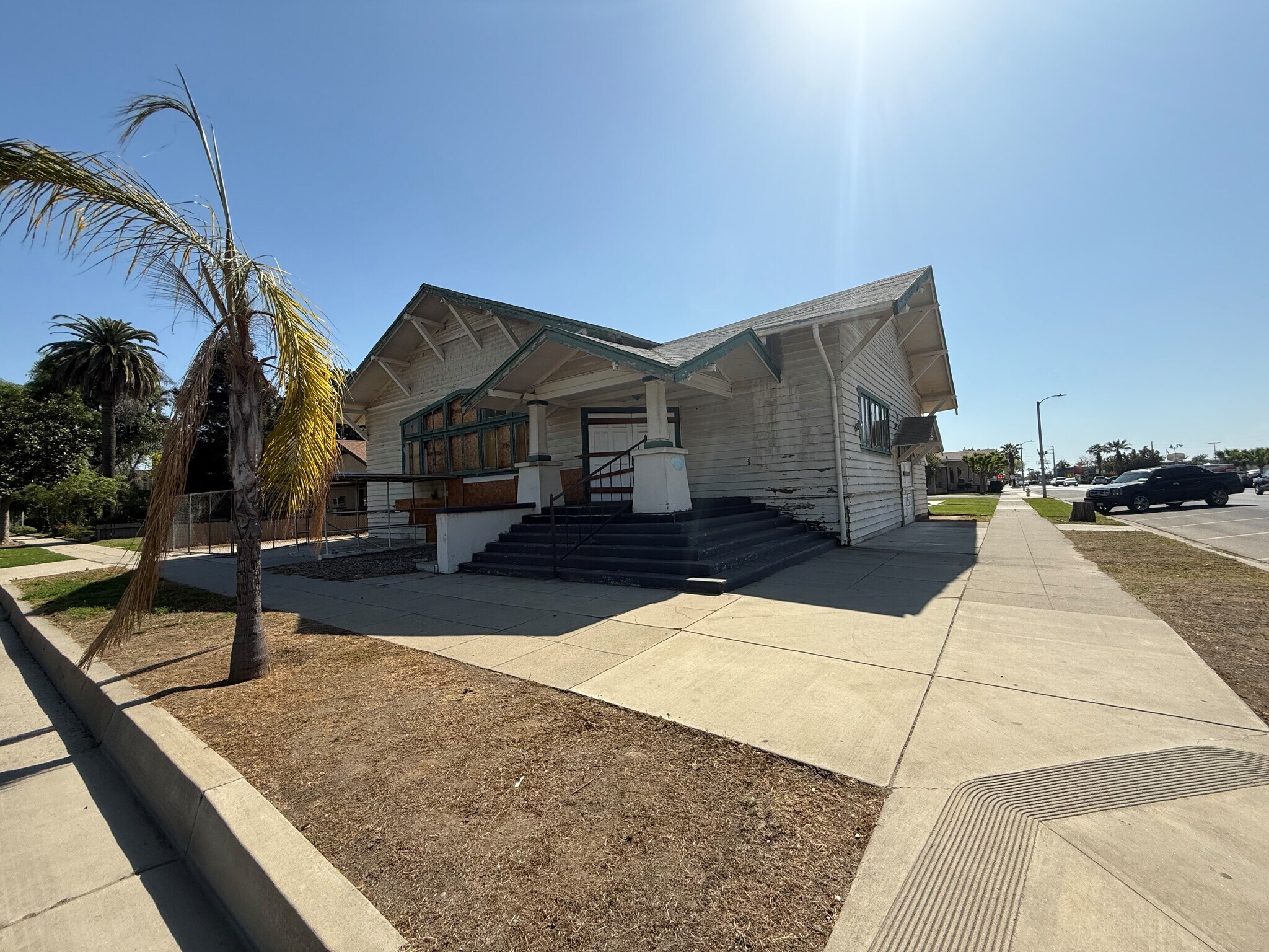 284 E Hermosa St, Lindsay, CA for sale Primary Photo- Image 1 of 19