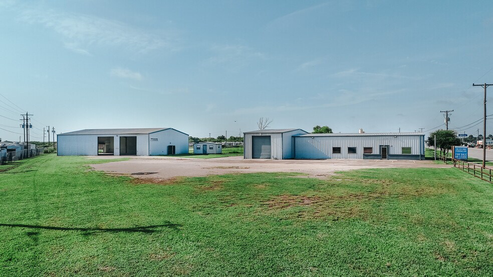13102 N Navarro St, Victoria, TX à vendre - Photo du bâtiment - Image 1 de 37