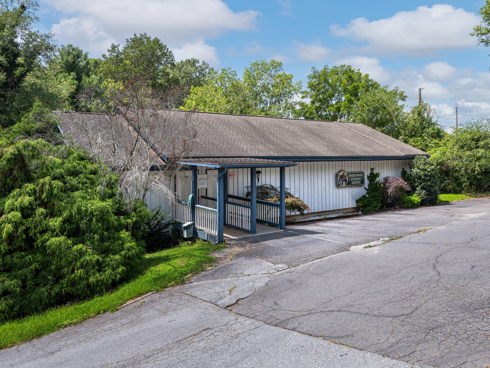 1001 Greenville Hwy, Hendersonville, NC for lease Building Photo- Image 1 of 25