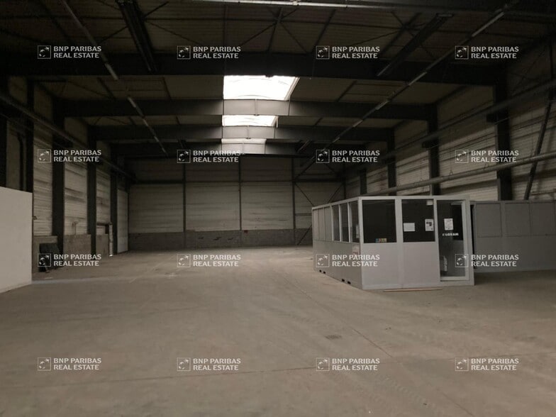 Office in Valenton for lease - Building Photo - Image 3 of 4