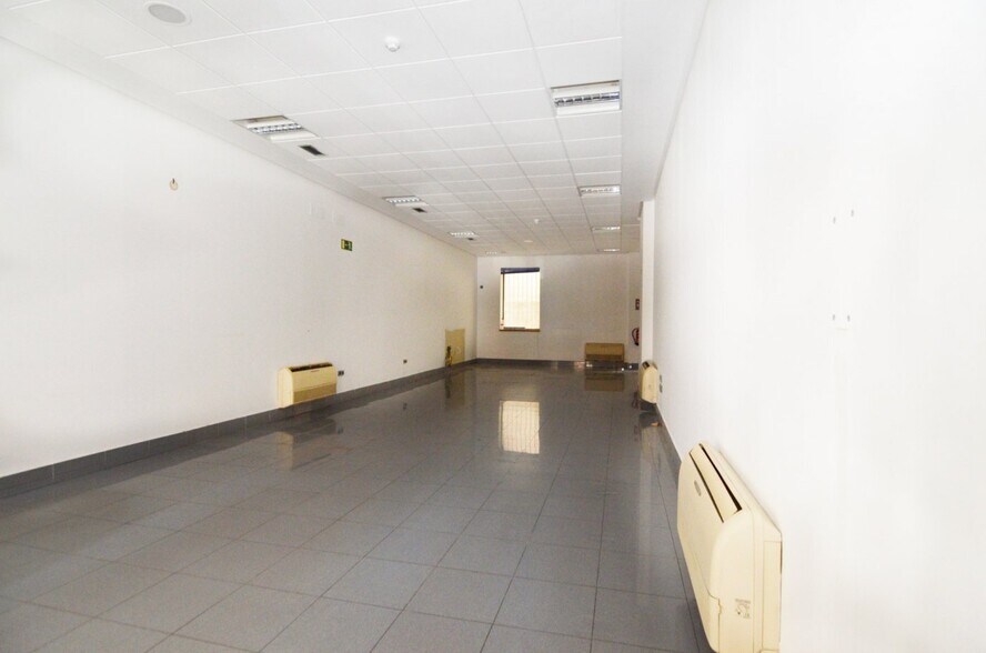 Retail in Salamanca, Salamanca for lease - Interior Photo - Image 2 of 44