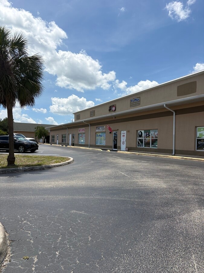 19800 Veterans Blvd, Port Charlotte, FL 33954 - Unité E5 -  - Photo intérieure - Image 2 of 4