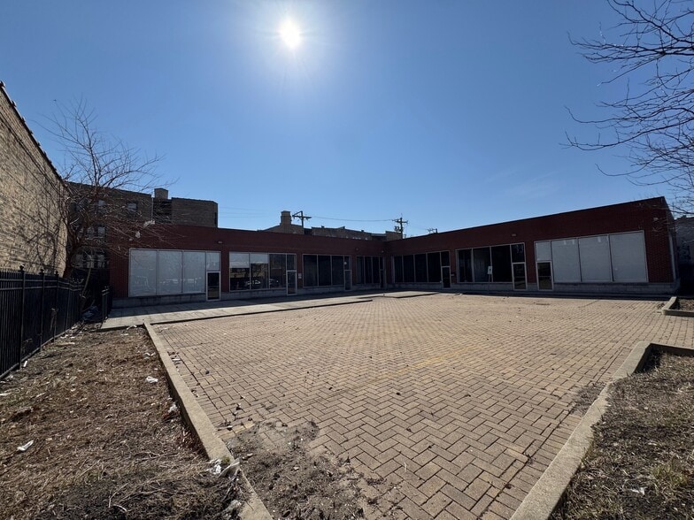1741 W 79th St, Chicago, IL for lease - Primary Photo - Image 2 of 3