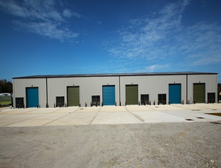 D1 Threemilestone Industrial Estate, Threemilestone for lease - Primary Photo - Image 1 of 1