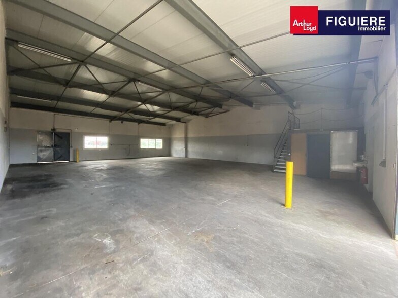 Flex in Istres for lease - Building Photo - Image 3 of 17