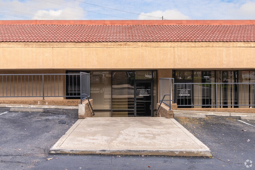 886 Magnolia Ave, Corona, CA for sale - Building Photo - Image 3 of 4