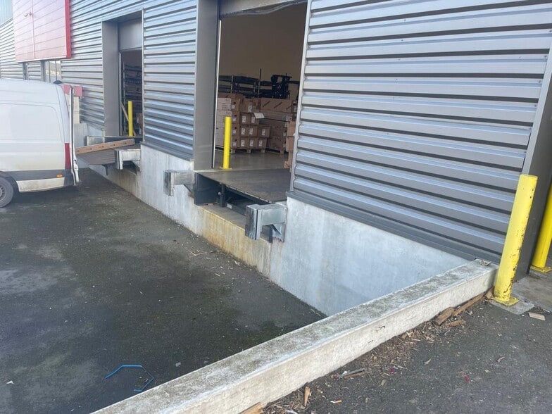 Industrial in Louvres for lease - Building Photo - Image 2 of 7