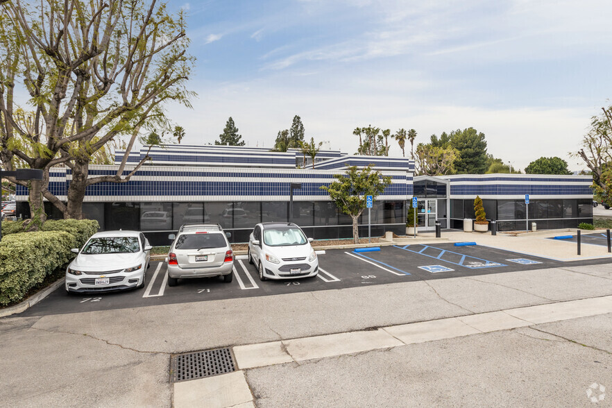 16461 Sherman Way, Van Nuys, CA for lease - Building Photo - Image 2 of 4