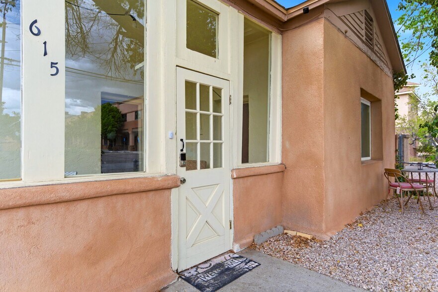 615 Keleher Ave NW, Albuquerque, NM à vendre - Photo du bâtiment - Image 3 de 24