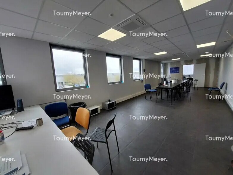Flex in Escalquens for lease - Interior Photo - Image 3 of 6