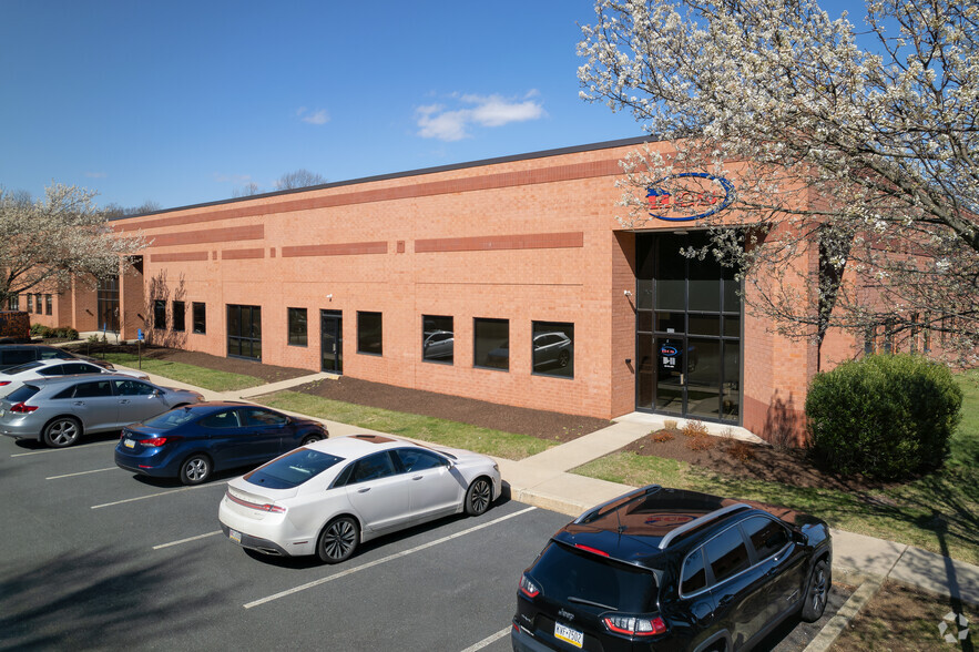 12 Creek Pky, Boothwyn, PA for lease - Primary Photo - Image 1 of 6