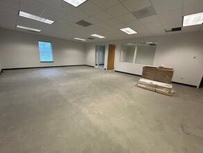 2250 E Devon Ave, Des Plaines, IL for lease Interior Photo- Image 2 of 5