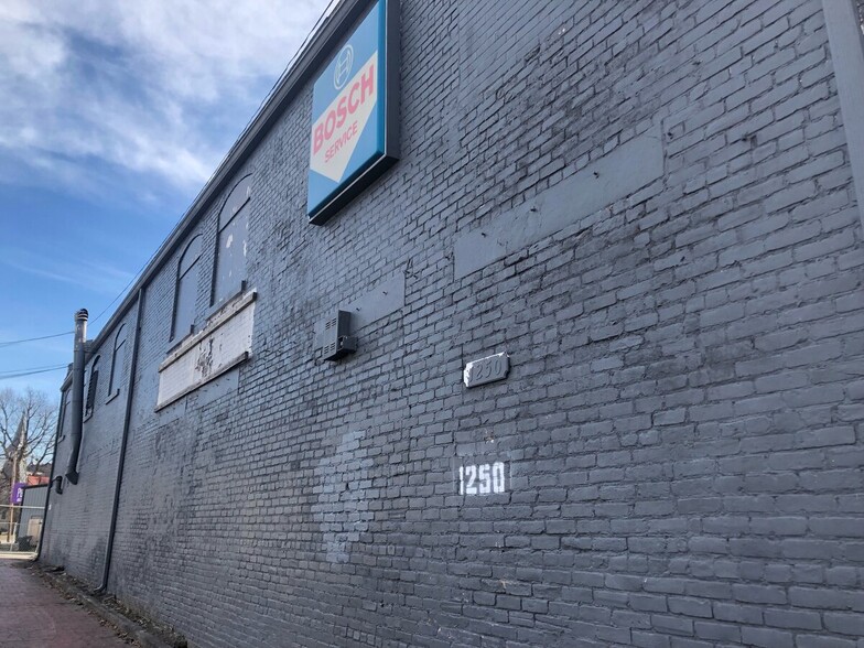 1250 E Broadway, Louisville, KY for lease - Building Photo - Image 3 of 3