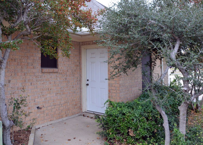 2620 Harwood Rd, Bedford, TX à louer - Photo du bâtiment - Image 3 de 3