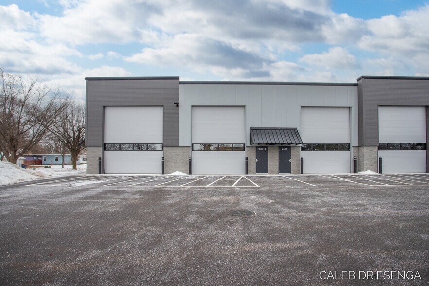 460 Cleveland Ave, Holland, MI à vendre - Photo du bâtiment - Image 3 de 50