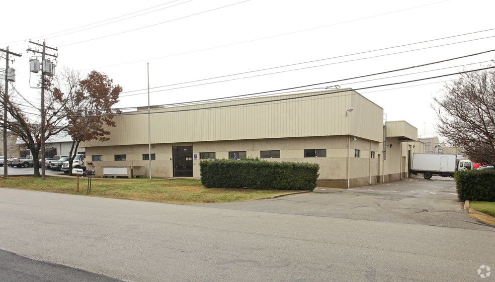 3009 Industrial Ter, Austin, TX for lease - Primary Photo - Image 1 of 4