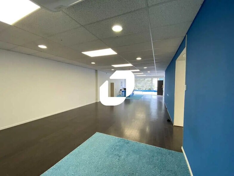 Retail in Lattes for lease - Interior Photo - Image 3 of 7