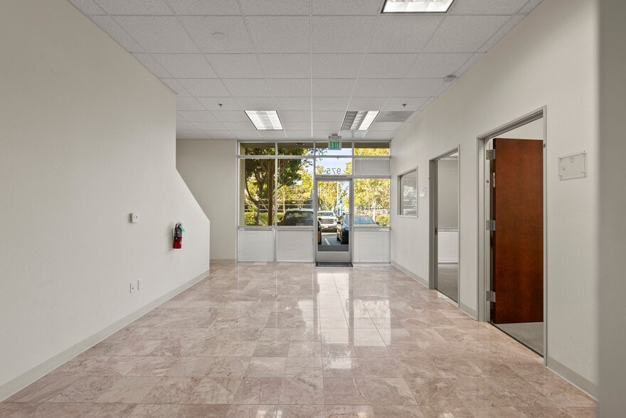 959-987 Corporate Way, Fremont, CA for lease - Interior Photo - Image 3 of 8