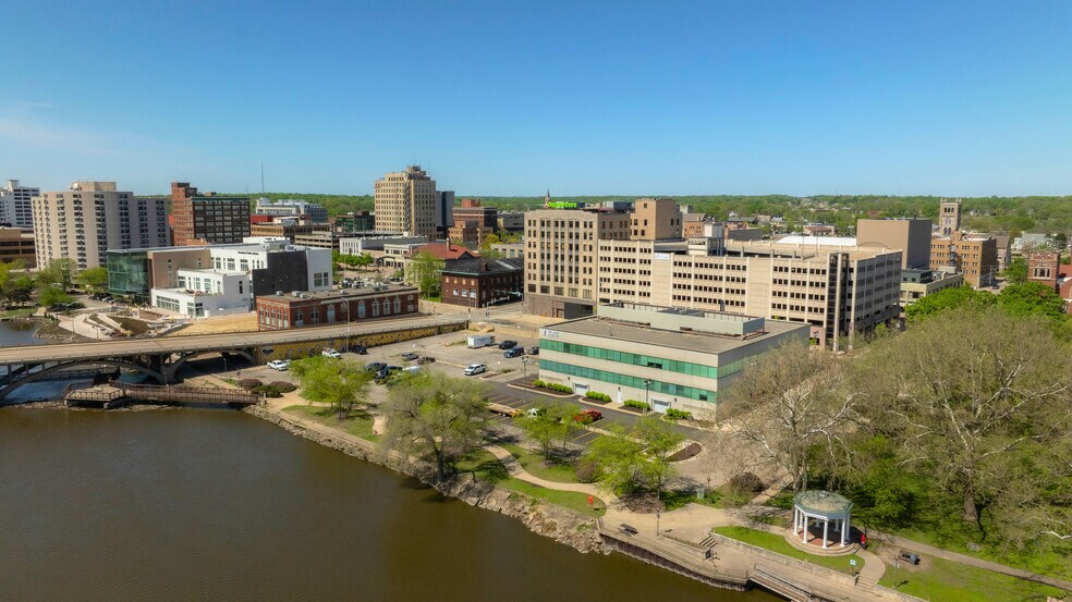 100 Park Ave, Rockford, IL à louer - Photo principale - Image 2 de 9