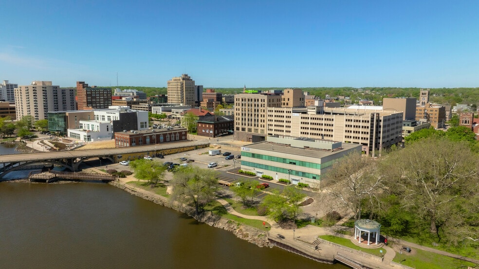 100 Park Ave, Rockford, IL for lease - Primary Photo - Image 2 of 9