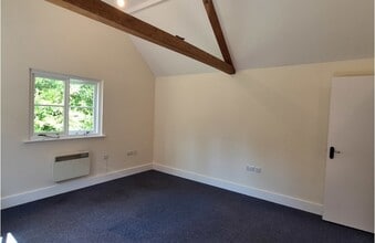 Castle Ln, West Grinstead for lease Interior Photo- Image 2 of 2