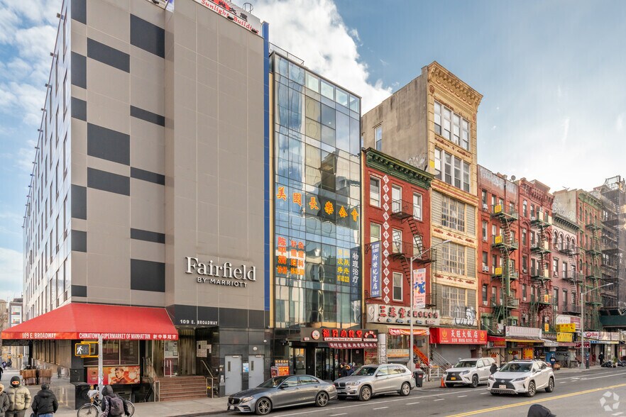 107 E Broadway, New York, NY à louer - Photo du bâtiment - Image 3 de 6