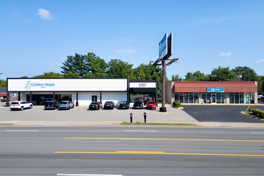 2210 Wilma Rudolph Blvd, Clarksville, TN à louer - Photo du bâtiment - Image 3 de 11