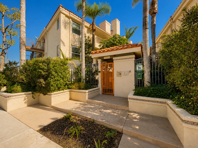 13202 Downey Ave, Paramount, CA à vendre - Photo du bâtiment - Image 3 de 21