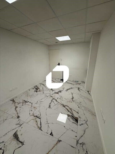 Office in Conflans-Sainte-Honorine for lease - Interior Photo - Image 1 of 5