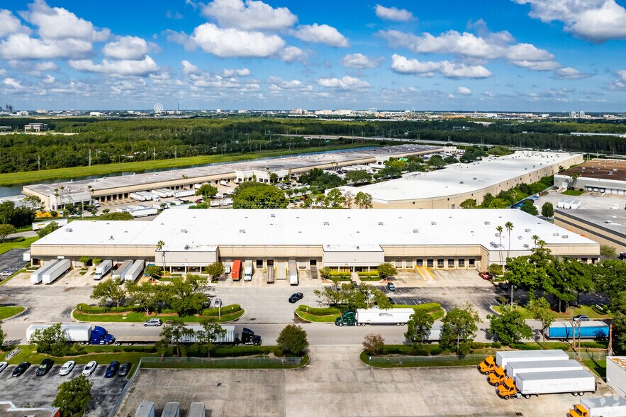 7550-7584 Brokerage Dr, Orlando, FL à louer - Aérien - Image 3 de 6
