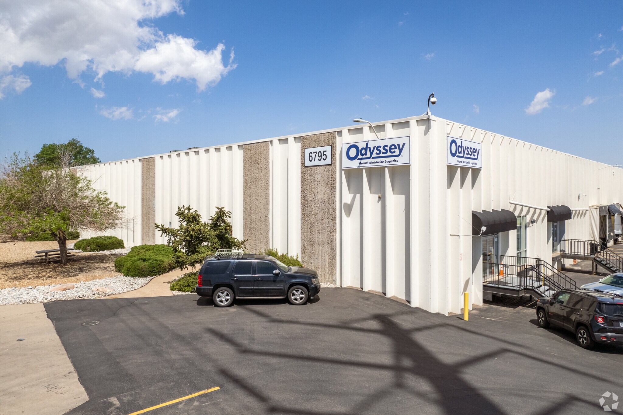 6795 E Sandown Rd, Denver, CO à louer Photo principale- Image 1 de 7