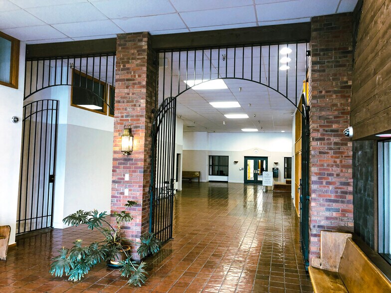 1717-1815 Philo Rd, Urbana, IL for lease - Interior Photo - Image 3 of 4